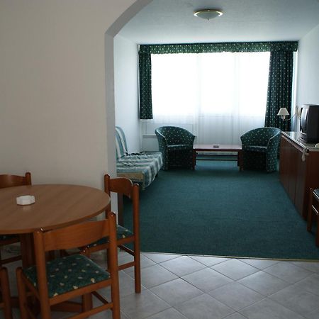 Riviera Park Hotel Balatonföldvár Esterno foto