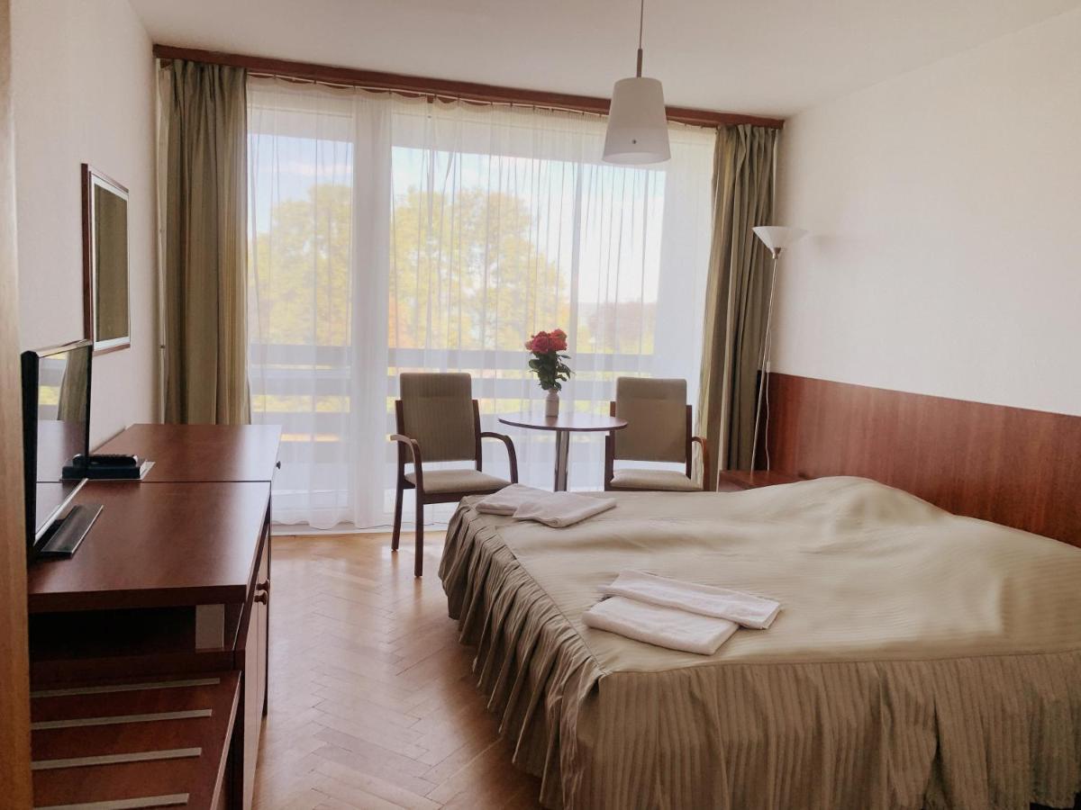 Riviera Park Hotel Balatonföldvár Esterno foto