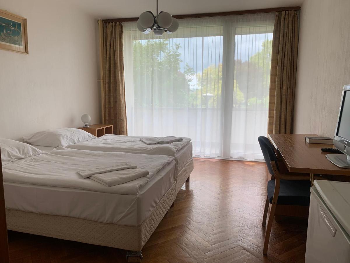 Riviera Park Hotel Balatonföldvár Esterno foto