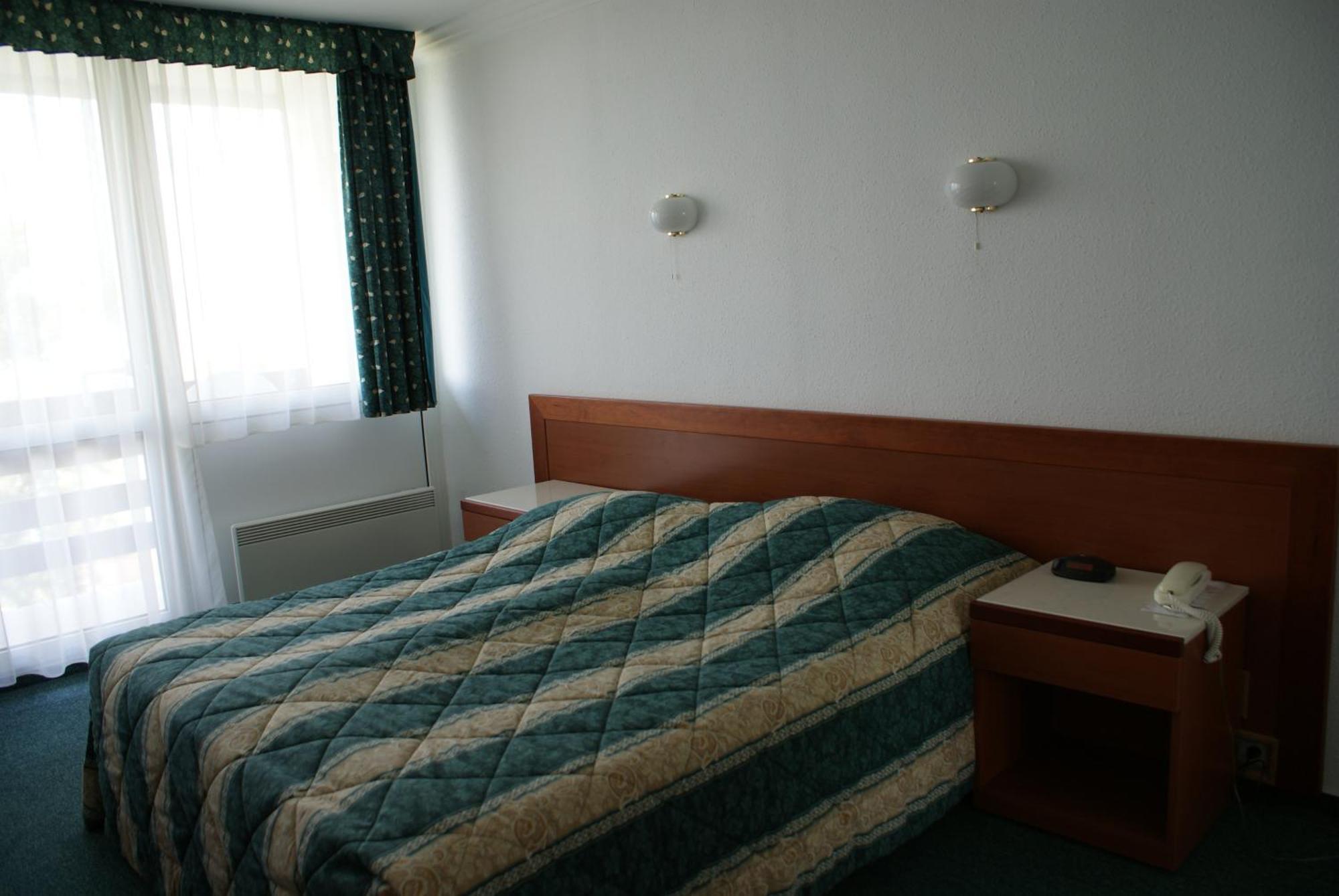 Riviera Park Hotel Balatonföldvár Esterno foto