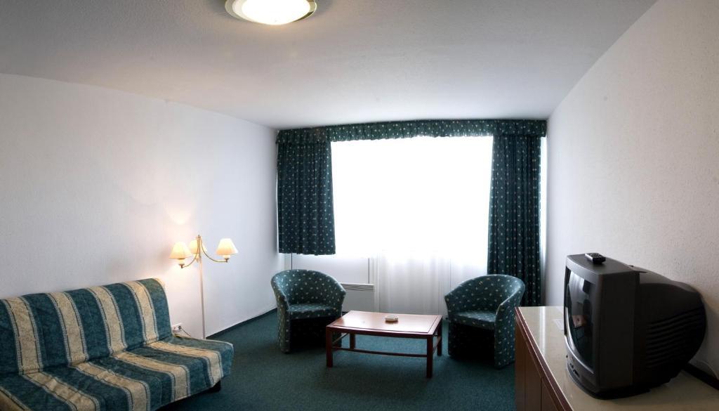 Riviera Park Hotel Balatonföldvár Esterno foto